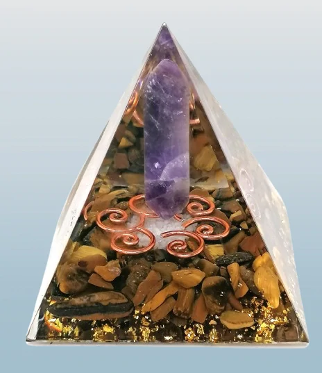 Orgonitová pyramida s tygřím okem a spirálou života