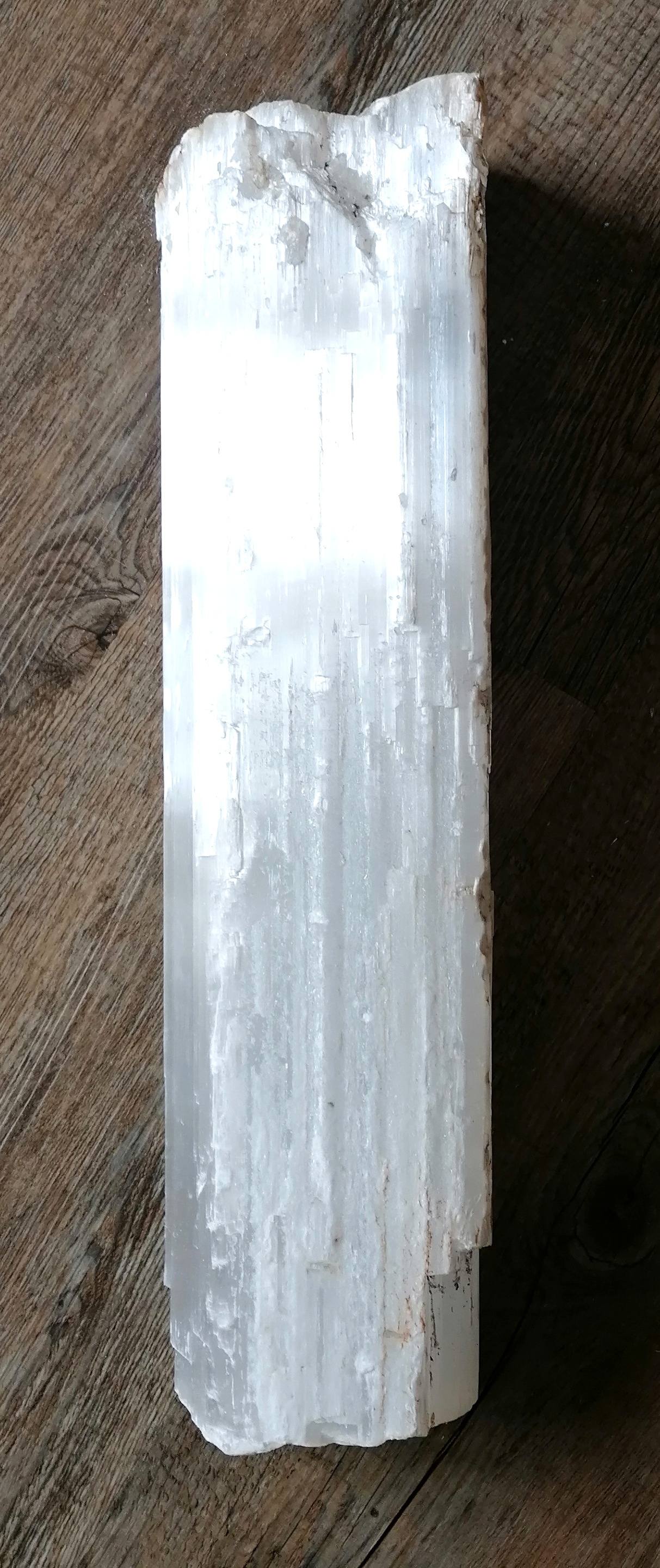 Selenitový krystal 5,2 kg – délka 42 cm, silný energetický kámen